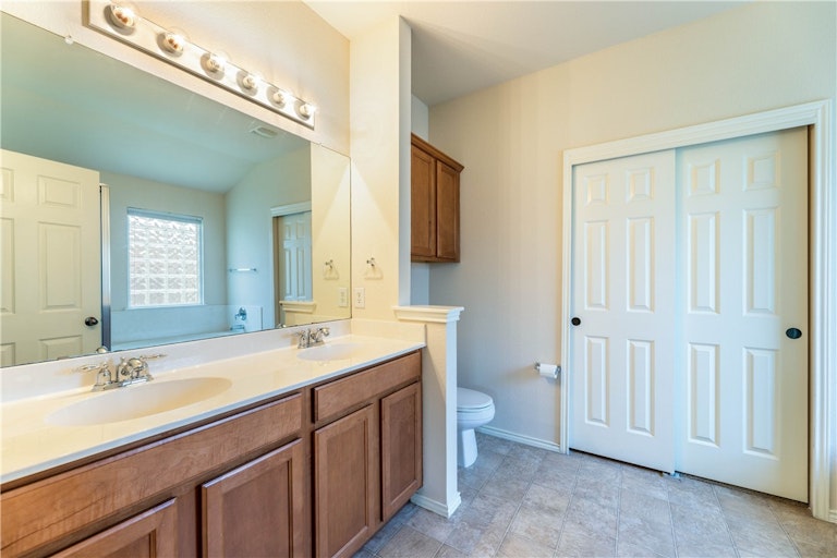 Photo 22 of 33 - 3216 Winding River Trl, Round Rock, TX 78681