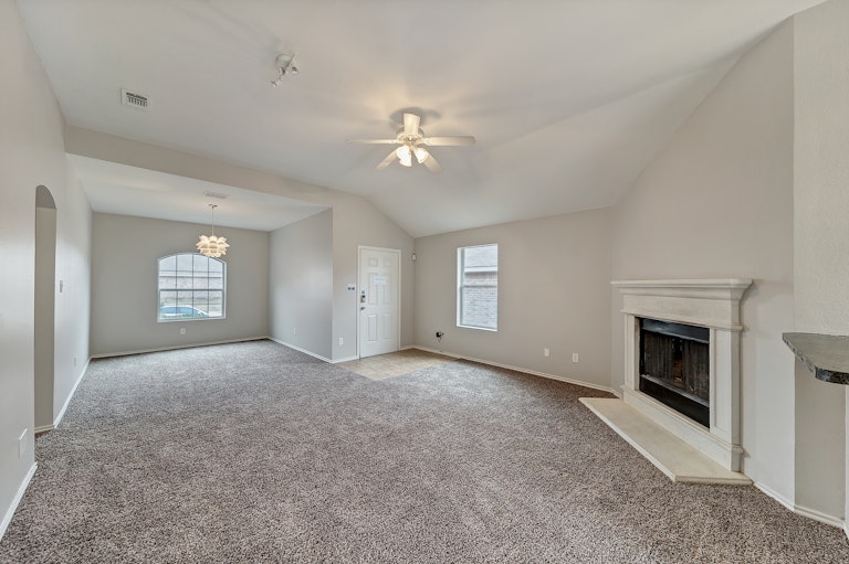 Photo 12 of 26 - 8904 Catalonia Dr, Dallas, TX 75217