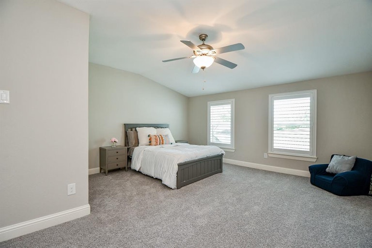 Photo 27 of 49 - 5402 Rutherglenn Dr, Houston, TX 77096