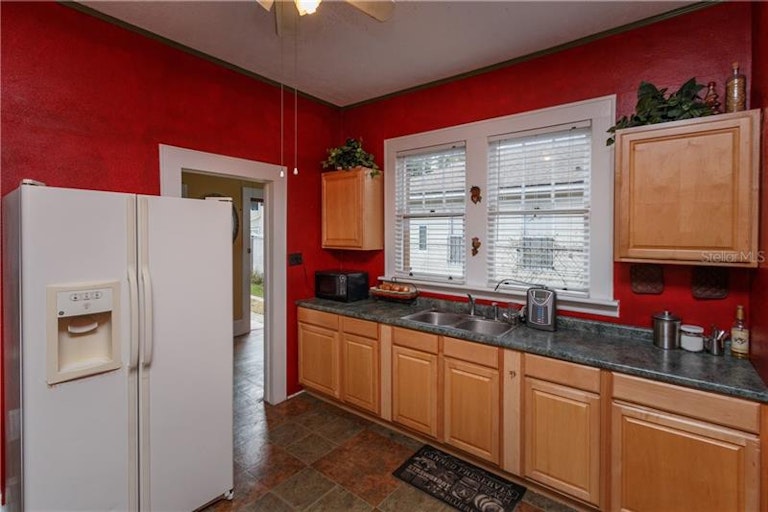 Photo 8 of 24 - 803 E 2nd St, Sanford, FL 32771