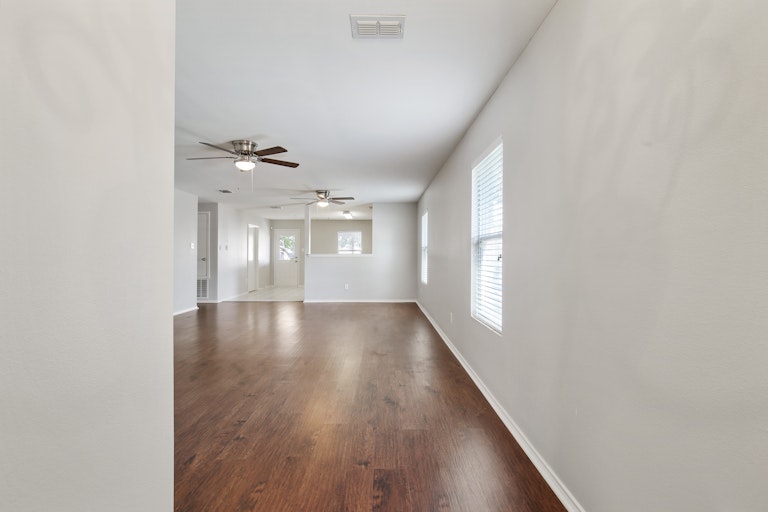 Photo 6 of 26 - 16728 Woodside Dr, Justin, TX 76247