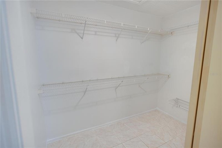 Photo 28 of 39 - 11007 Kenbrook Dr, Riverview, FL 33578