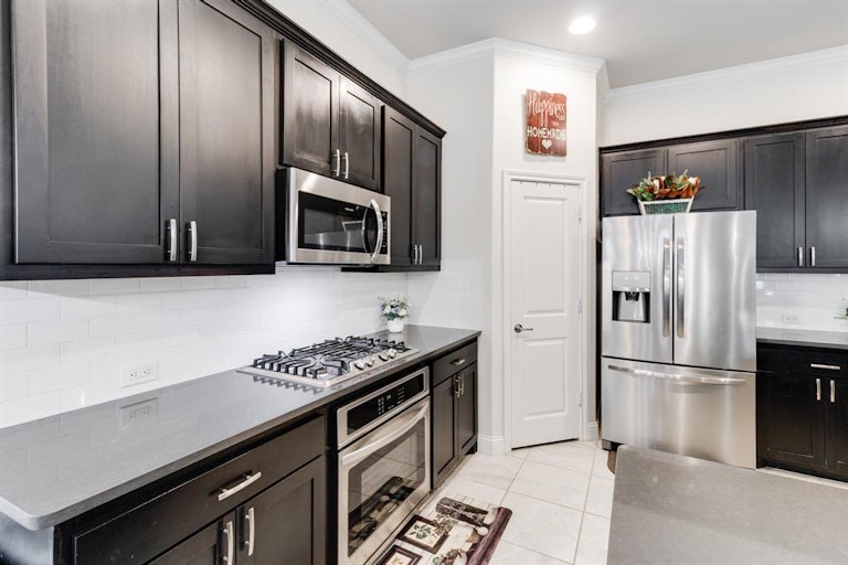 Photo 7 of 23 - 5901 Humber Ln, Aubrey, TX 76227