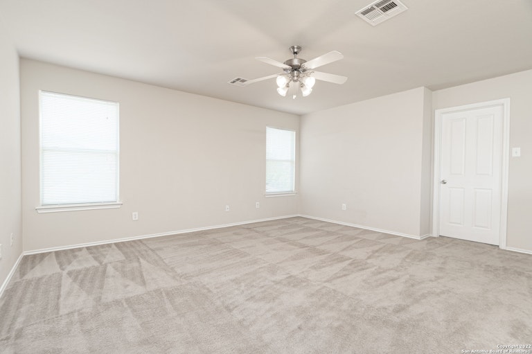 Photo 12 of 21 - 3622 Archer Blvd, New Braunfels, TX 78132