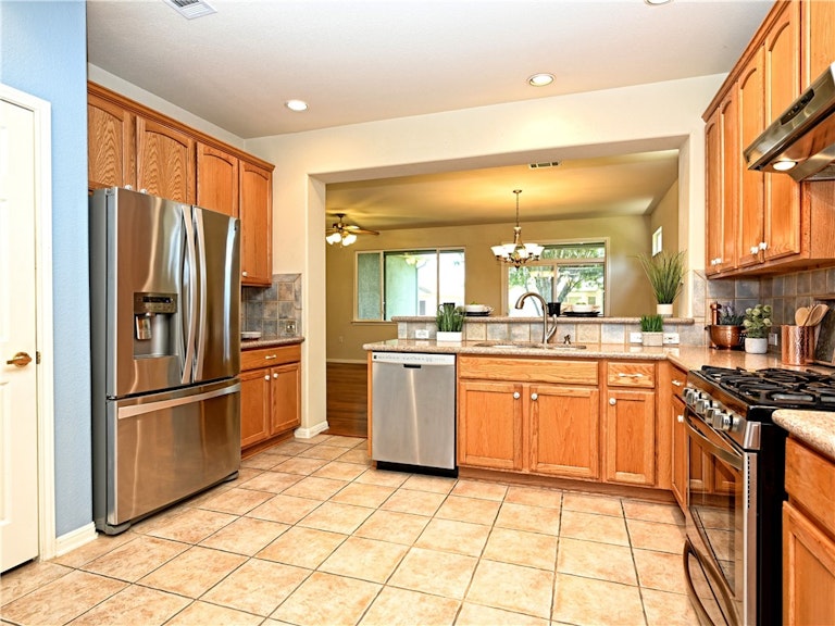 Photo 3 of 27 - 107 Hale Ct, Georgetown, TX 78633