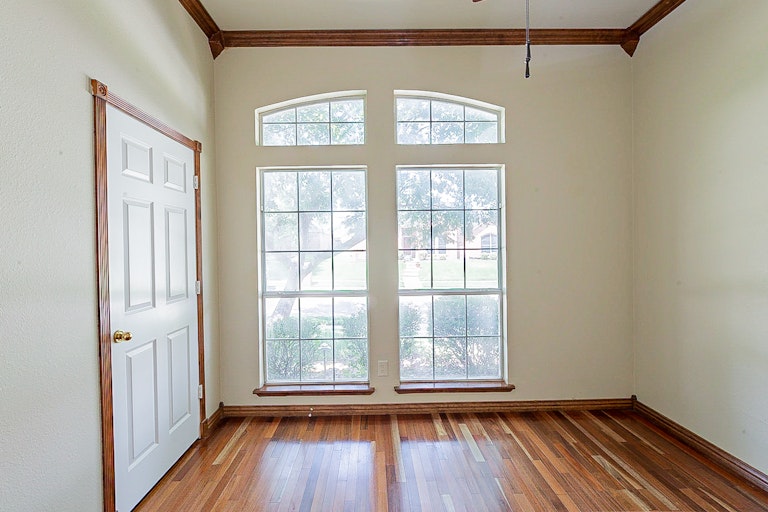 Photo 18 of 24 - 1412 Sunswept Ter, Lewisville, TX 75077