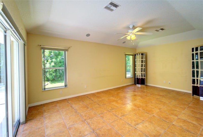 Photo 13 of 31 - 2289 N Chamberlain Blvd, North Port, FL 34286