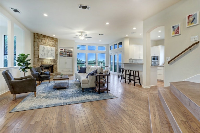 Photo 4 of 40 - 6301 Mountainclimb Dr, Austin, TX 78731