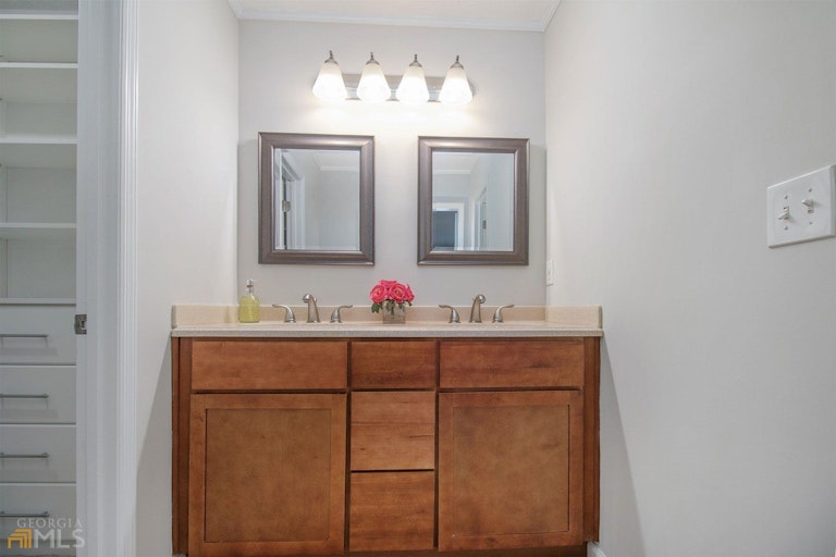 Photo 17 of 46 - 2895 Shurburne Dr, Alpharetta, GA 30022