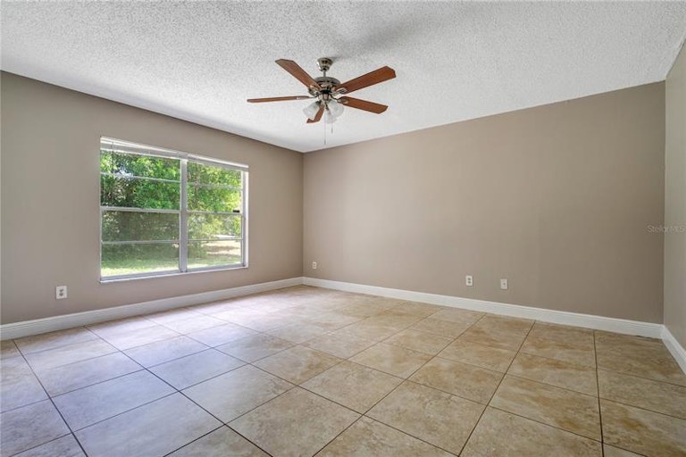 Photo 14 of 33 - 9425 Cannon Dr, Orlando, FL 32817