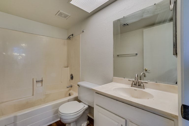 Photo 17 of 23 - 3917 W Glenaire Dr, Phoenix, AZ 85053