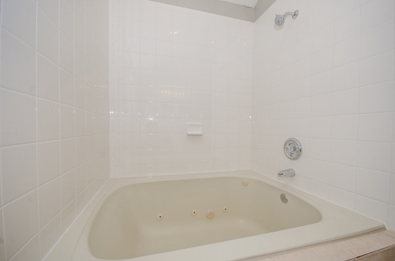 Photo 19 of 26 - 7701 Rice Dr, Rowlett, TX 75088