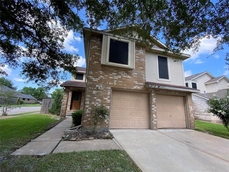 Photo 3 of 23 - 4703 Saint Lawrence Dr, Friendswood, TX 77546