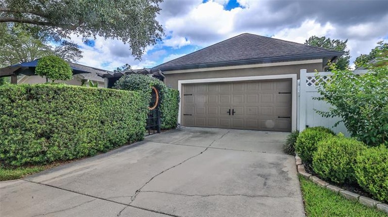 Photo 33 of 56 - 207 W Chancery Ln, Deland, FL 32724