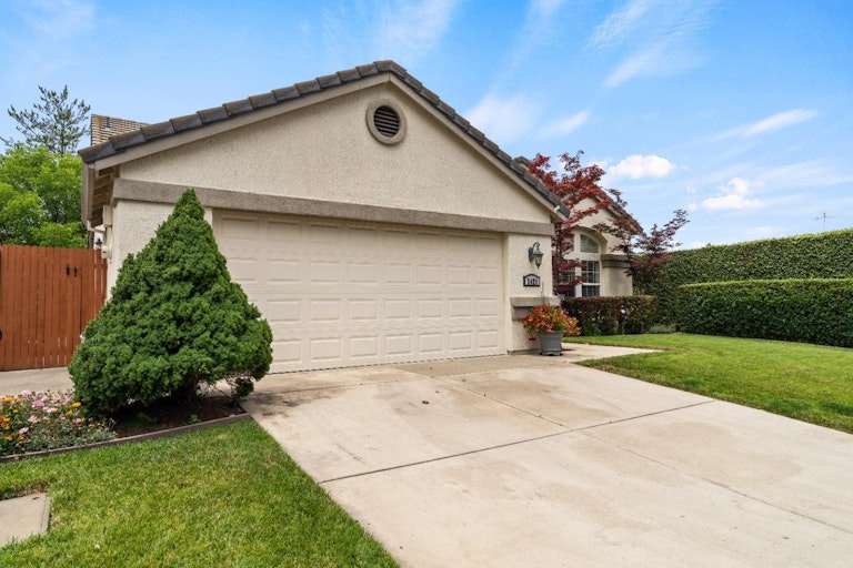 Photo 30 of 35 - 2421 Walnut Oaks Ln, Carmichael, CA 95608