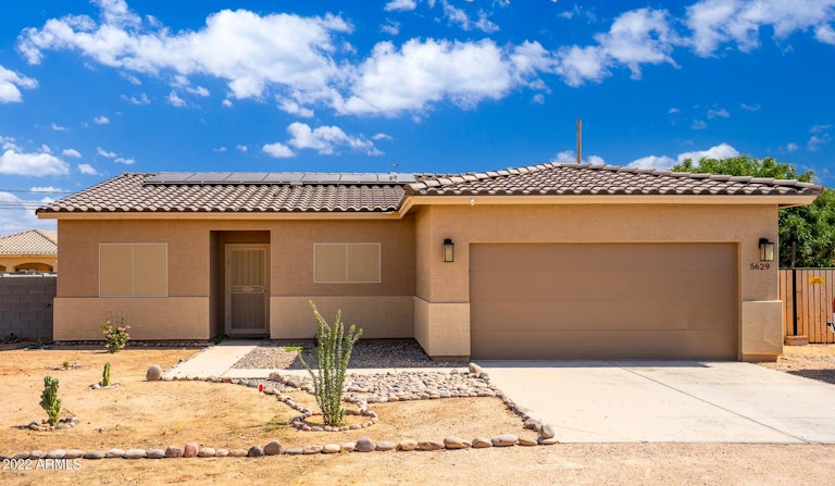 Photo 1 of 15 - 5629 E Red Bird Ln, San Tan Valley, AZ 85140