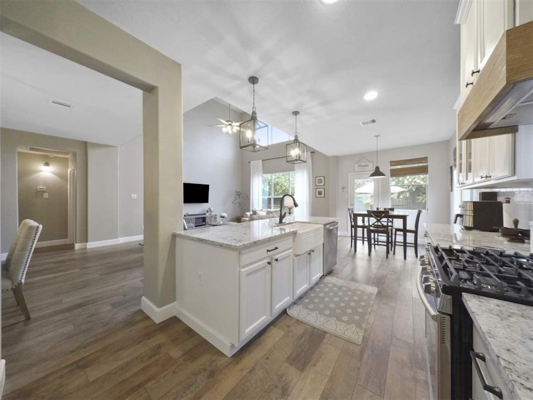 Photo 8 of 18 - 14127 Austin Hollow Ct, Houston, TX 77044