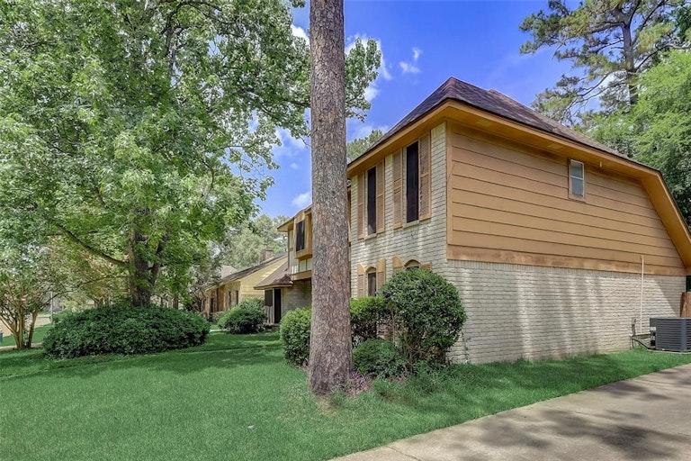 Photo 5 of 46 - 14002 Cedar Point Dr, Houston, TX 77070