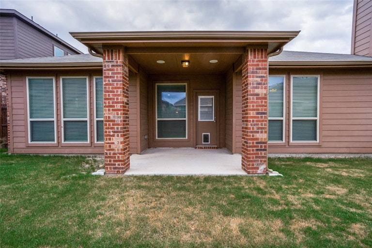 Photo 24 of 35 - 2832 Saddle Creek Dr, Fort Worth, TX 76177