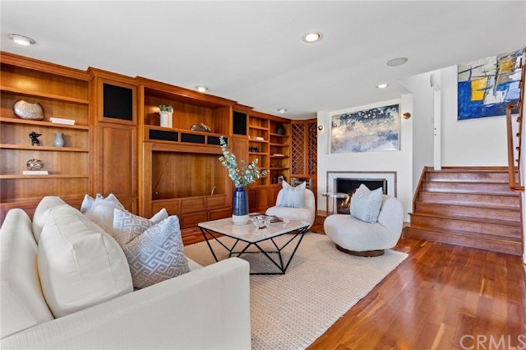 Photo 6 of 28 - 2641 Vista Ornada, Newport Beach, CA 92660