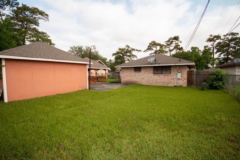 Photo 14 of 16 - 7730 Boggess Rd, Houston, TX 77016