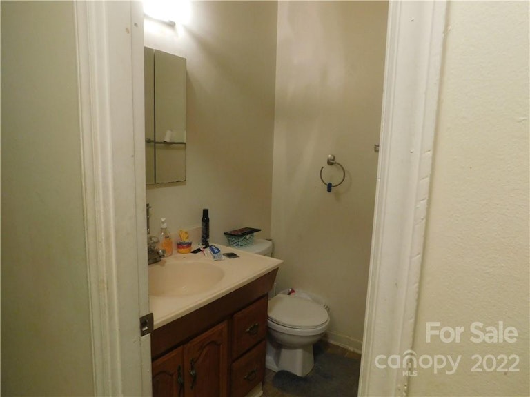 Photo 16 of 20 - 5731 Lawnmeadow Dr, Charlotte, NC 28216