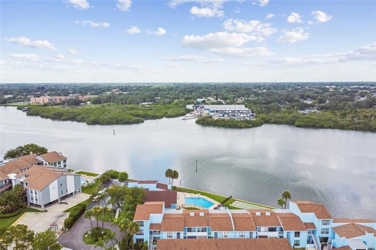 Photo 33 of 45 - 1 Windrush Blvd #5, Indian Rocks Beach, FL 33785