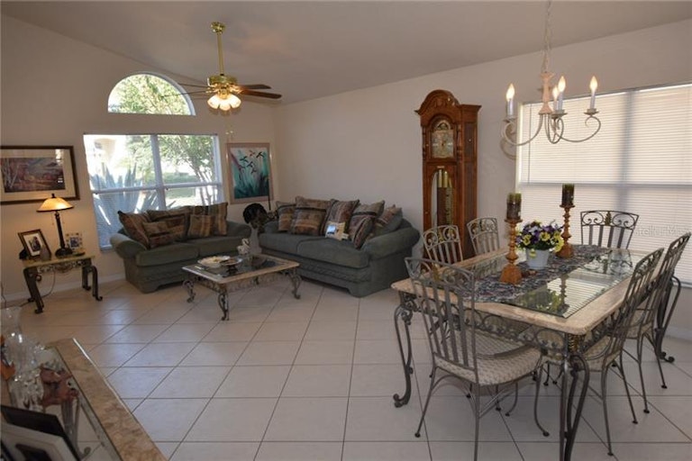 Photo 4 of 25 - 13908 Budworth Cir, Orlando, FL 32832
