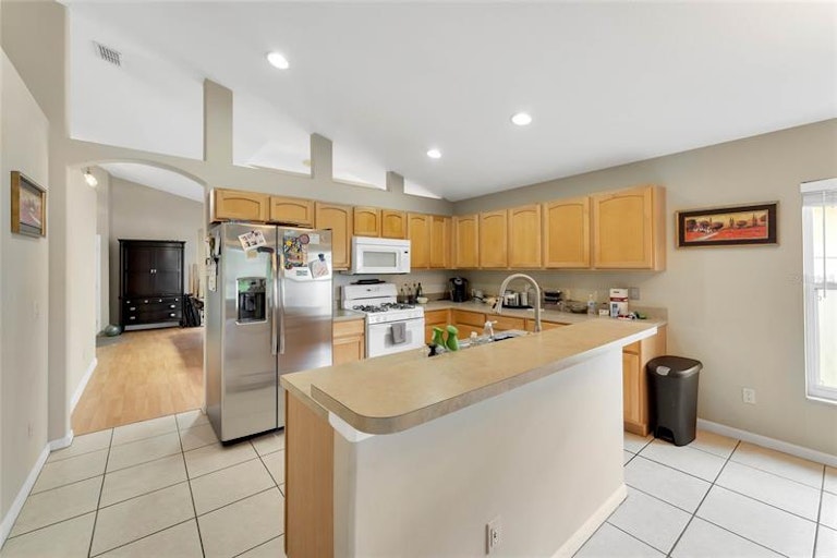 Photo 8 of 49 - 6609 Cherry Grove Cir, Orlando, FL 32809