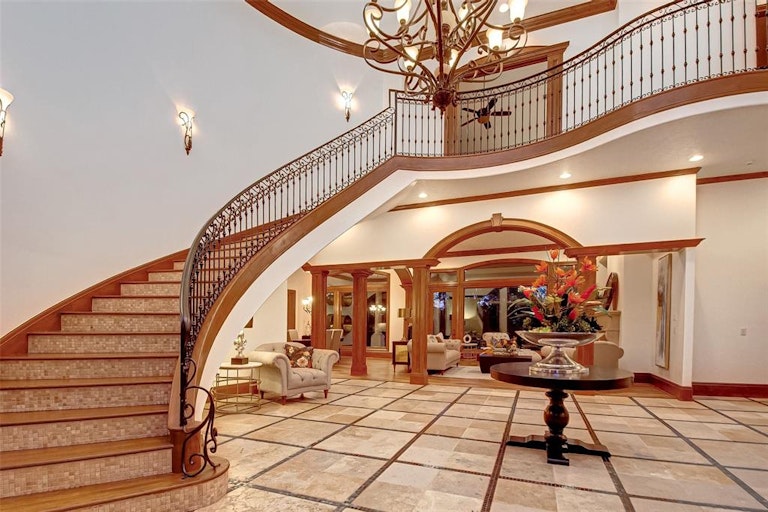 Photo 4 of 23 - 35 Grand Regency Cir, Spring, TX 77382