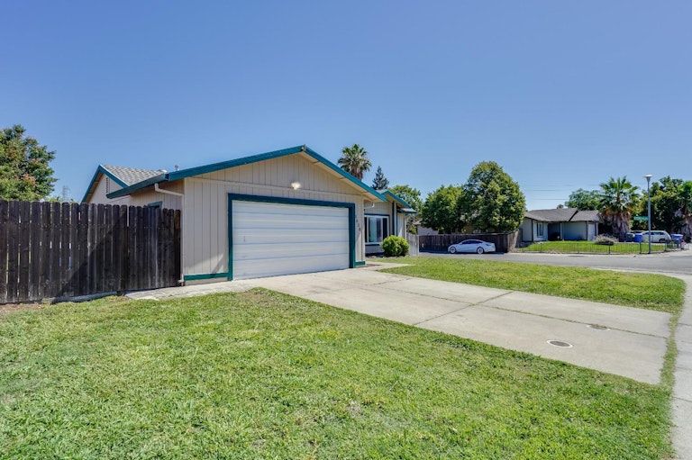 Photo 35 of 36 - 4636 Baywind Dr, Sacramento, CA 95838