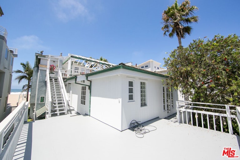 Photo 6 of 20 - 3501 Ocean Front Walk, Marina Del Rey, CA 90292
