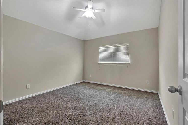 Photo 17 of 28 - 8302 Quest Ct, Rosharon, TX 77583