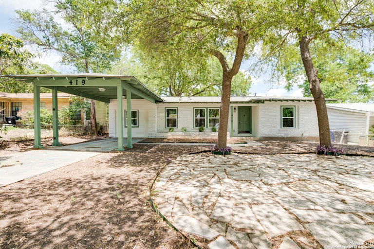 Photo 5 of 30 - 419 Dresden Dr, San Antonio, TX 78213