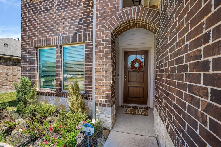 Photo 4 of 31 - 227 Murrieta Ln, Rosharon, TX 77583