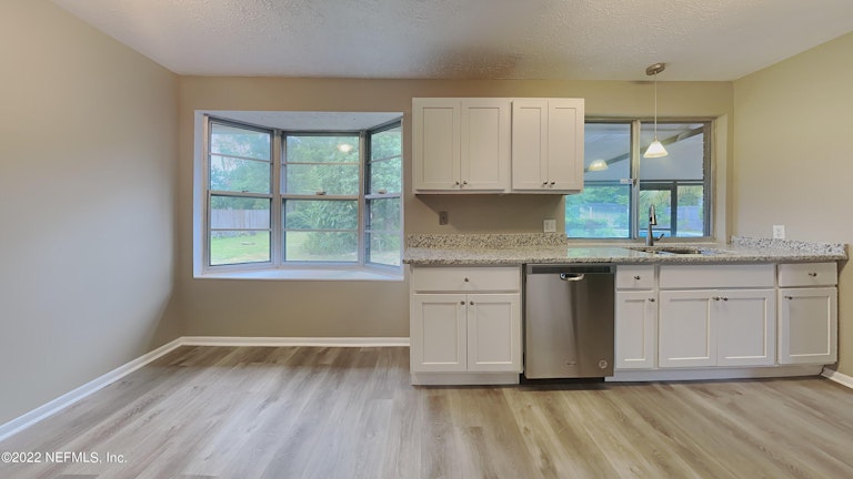 Photo 6 of 21 - 8038 Cayuga Trl S, Jacksonville, FL 32244