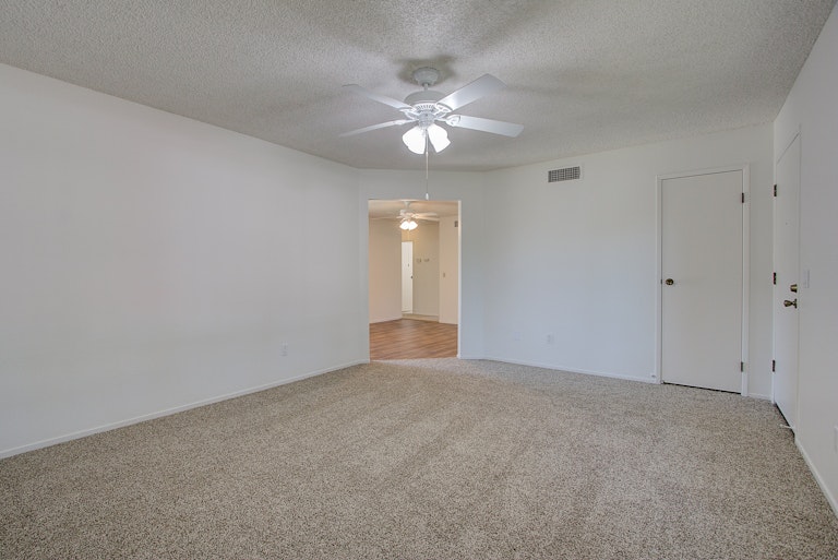 Photo 8 of 29 - 9152 Plumgrove Way, Sacramento, CA 95826