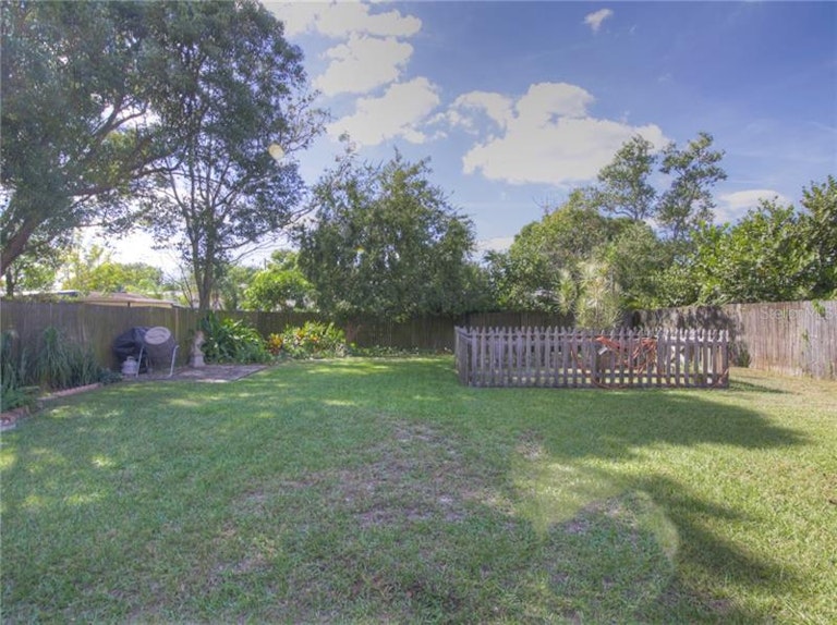 Photo 22 of 23 - 111 Volusia Dr, Winter Haven, FL 33884