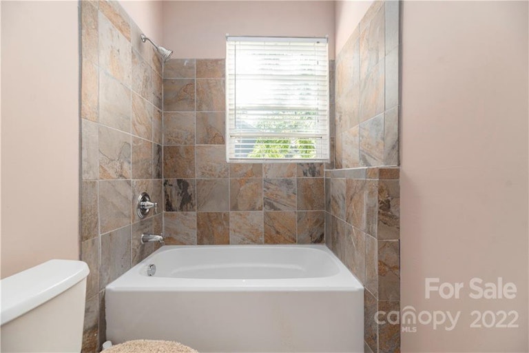 Photo 14 of 32 - 3617 Tuckaseegee Rd, Charlotte, NC 28208