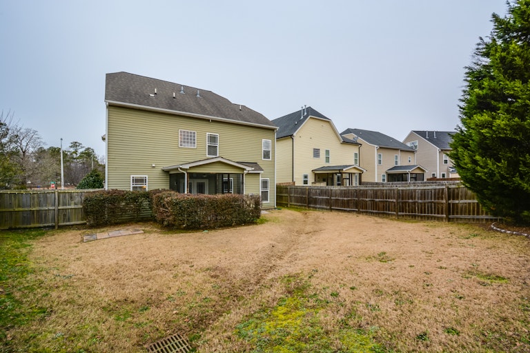 Photo 5 of 21 - 620 Hadlow St, Fuquay Varina, NC 27526