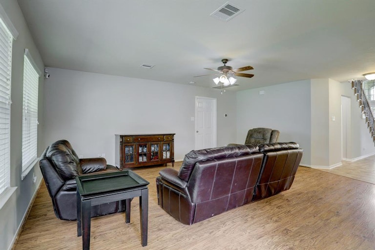 Photo 7 of 32 - 1910 Grandoak Dr, Pearland, TX 77581
