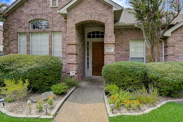 Photo 13 of 50 - 835 Pelican Ln, Coppell, TX 75019