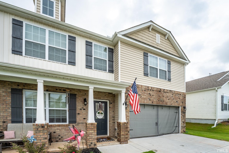 Photo 2 of 32 - 160 Prairie St, Clayton, NC 27527
