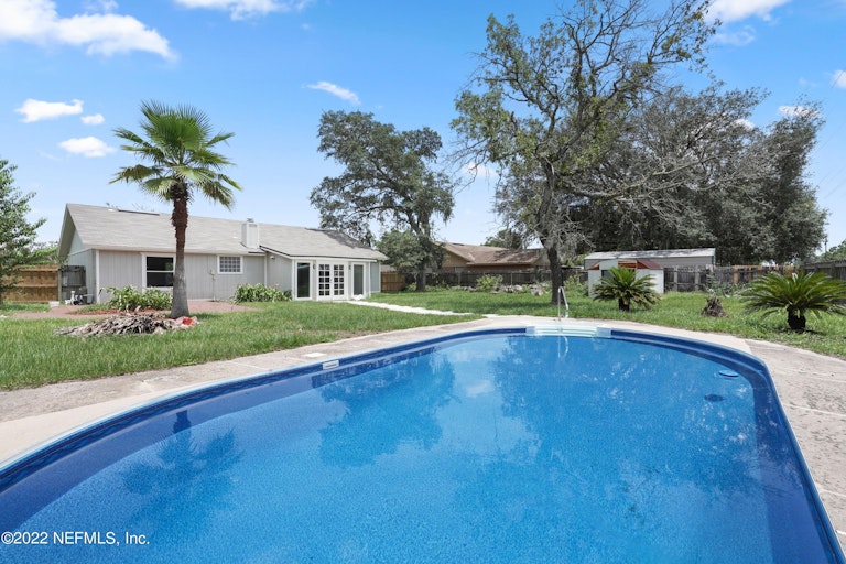 Photo 2 of 27 - 852 Maplewood Ln, Orange Park, FL 32065