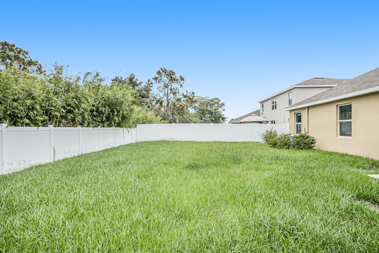 Photo 12 of 17 - 11816 Myrtle Rock Dr, Riverview, FL 33578