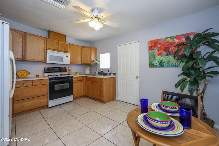 Photo 8 of 23 - 10151 S Green Dr, Tucson, AZ 85756