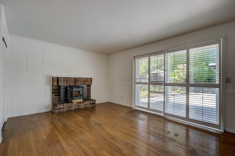 Photo 4 of 27 - 8121 Garryanna Dr, Citrus Heights, CA 95610