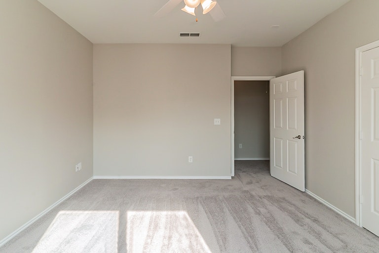 Photo 16 of 25 - 2800 Pasadena Ln, Arlington, TX 76015