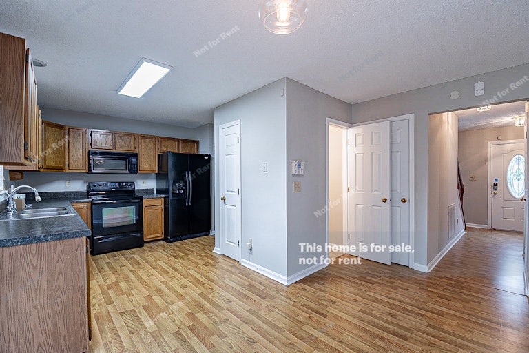 Photo 8 of 20 - 9 Periwinkle Ct, Durham, NC 27703
