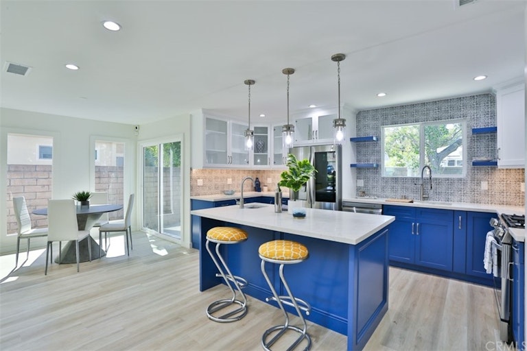 Photo 11 of 36 - 4211 W Woodland Ave, Burbank, CA 91505